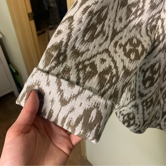 Chico's Taupe and White Patterned Light Weight Jacket Size 0/ Small - Picture 4 of 7